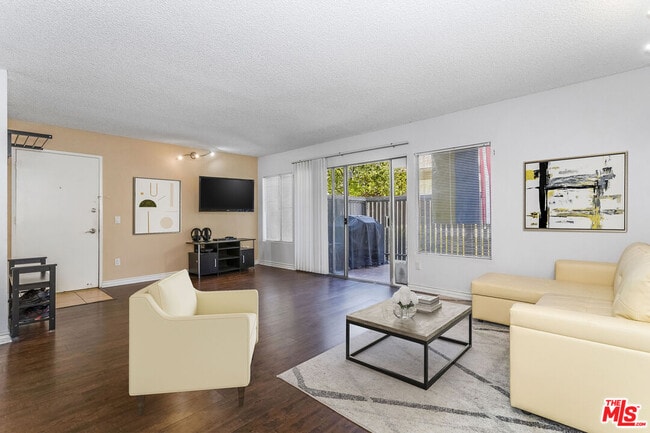 Photo - 18350 Hatteras St Unidad 138