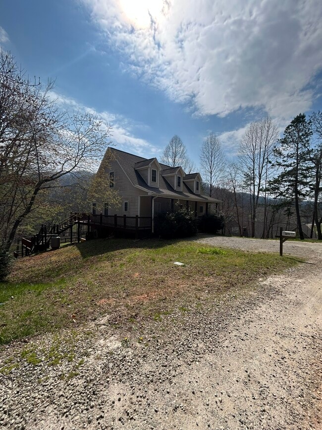 Building Photo - 2615 Rolling River Dr