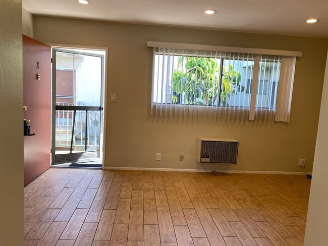 Photo - 220 W Spazier Ave Unidad 220 #H