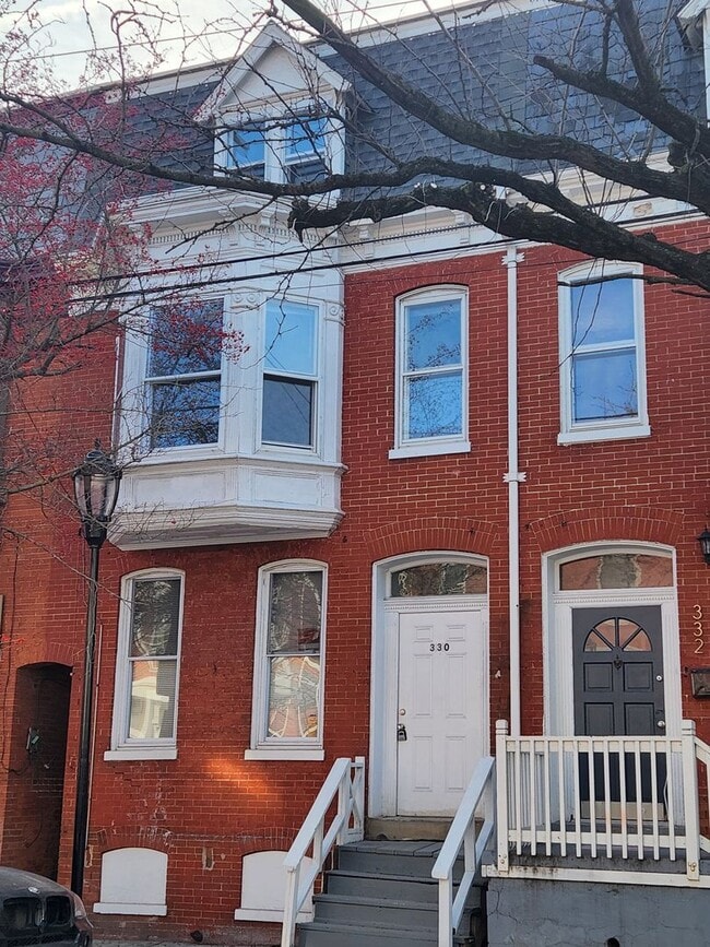 Building Photo - 330 W Philadelphia St Unit 330 W. PHILADELPHIA ST. #2