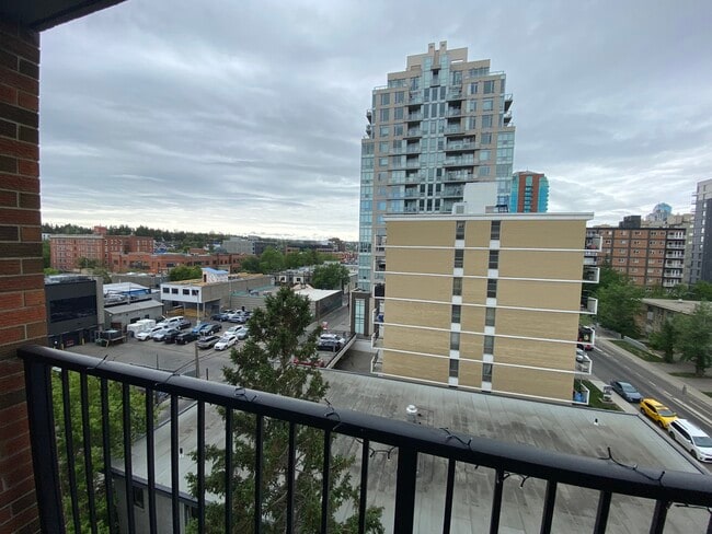 Building Photo - 715 15 Av SW Unit The Pillars