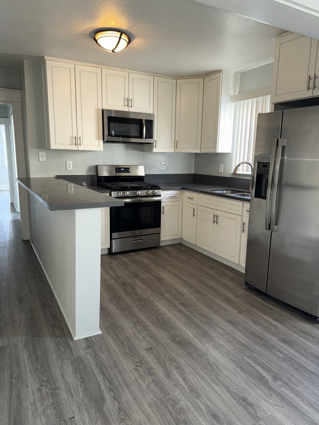 Photo - 2221 S Budlong Ave Unidad 2221 1/2