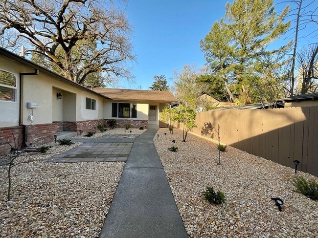 Building Photo - 1408-1410 Myrtle Street Unit 1410