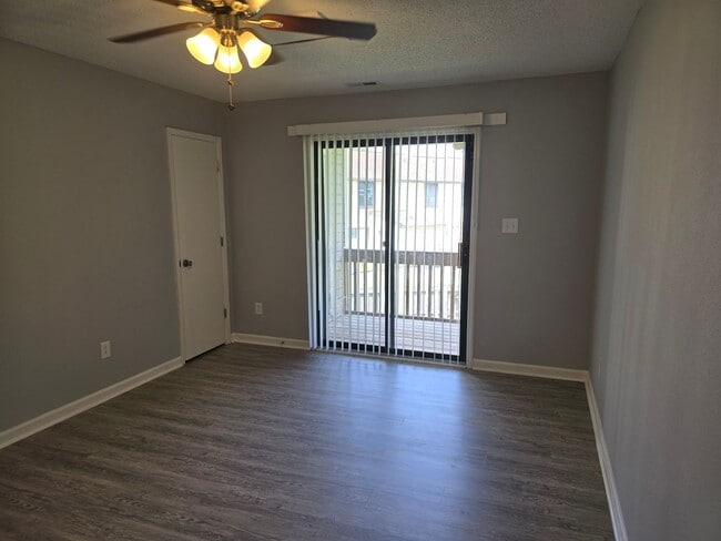 Photo - 2 Bedrooms/1 Bath Upstairs unit