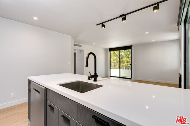 Photo - 3602 Dunn Dr Unidad 2