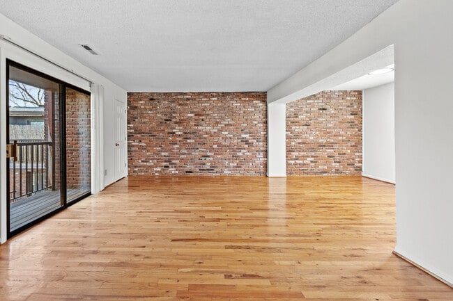 Building Photo - 4012 Oak St Unit 64111