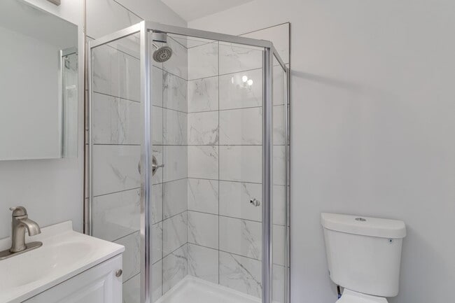 Building Photo - Newly Renovated Temple Apartment Unit C