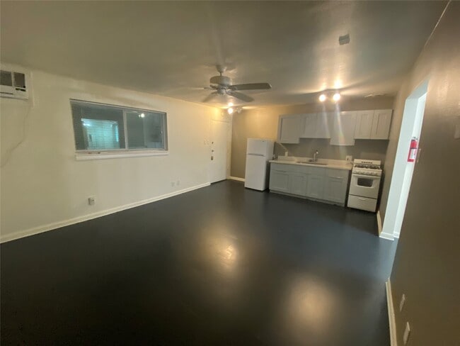 Photo - 219 W Alabama St Unit 05