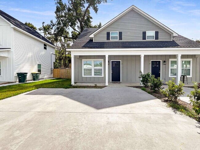 39 Travis St