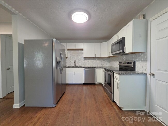 Photo - 305 Amber Ct SW