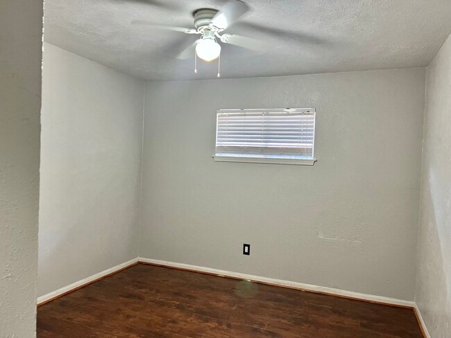 Photo - 2521 S Pearland Ave