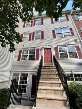 157 W Market St