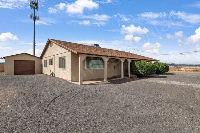 Photo - PET FRIENDLY CENTRALLY LOCATED ON ONE ACRE