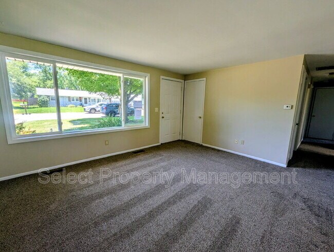 Photo - 1419 Aberdeen Ln