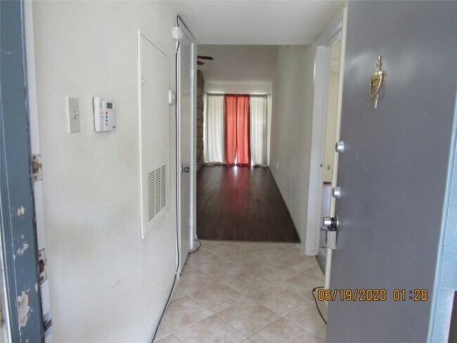 Photo - 17401 Red Oak Dr Unit 82