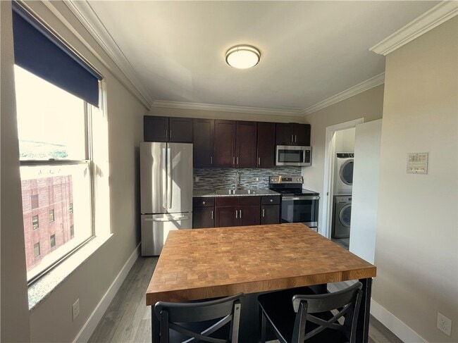 Photo - 184 N Main St