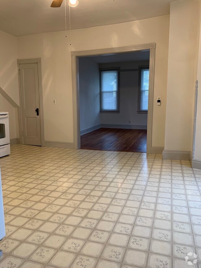 Building Photo - 210 N Lancaster St Unit 210 N Lancaster Rental