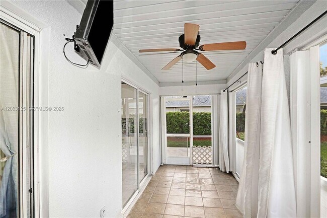 Photo - 527 SE 21st Dr