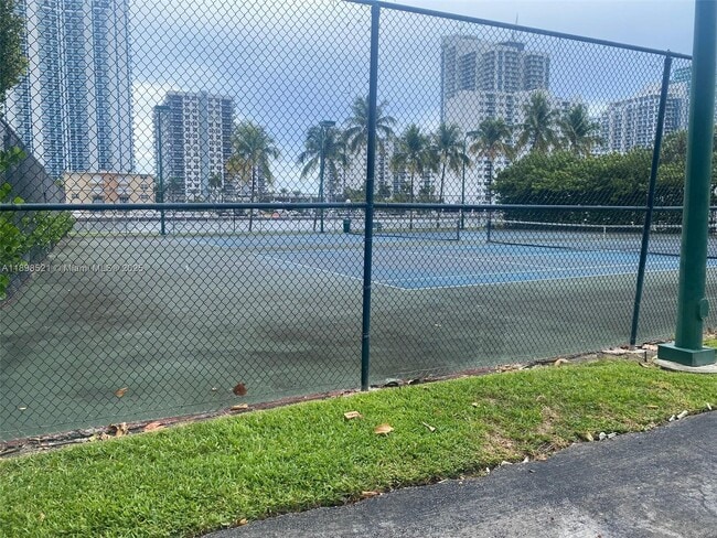 Photo - 1000 Parkview Dr Unidad 427