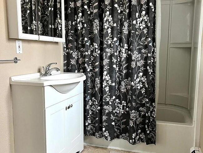 Photo - 819 N 5th St