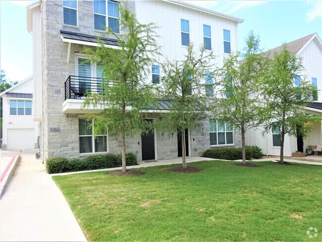Building Photo - Gorgeous Condo in Desirable East Austin Lo...