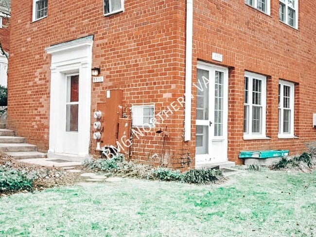 Building Photo - 3553 Martha Custis Dr