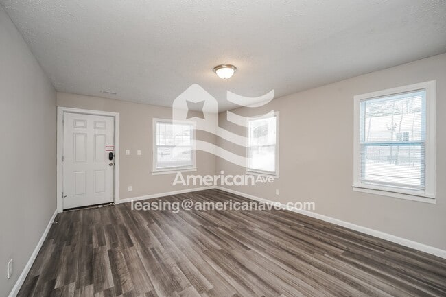 Photo - 991 Bryce Ave