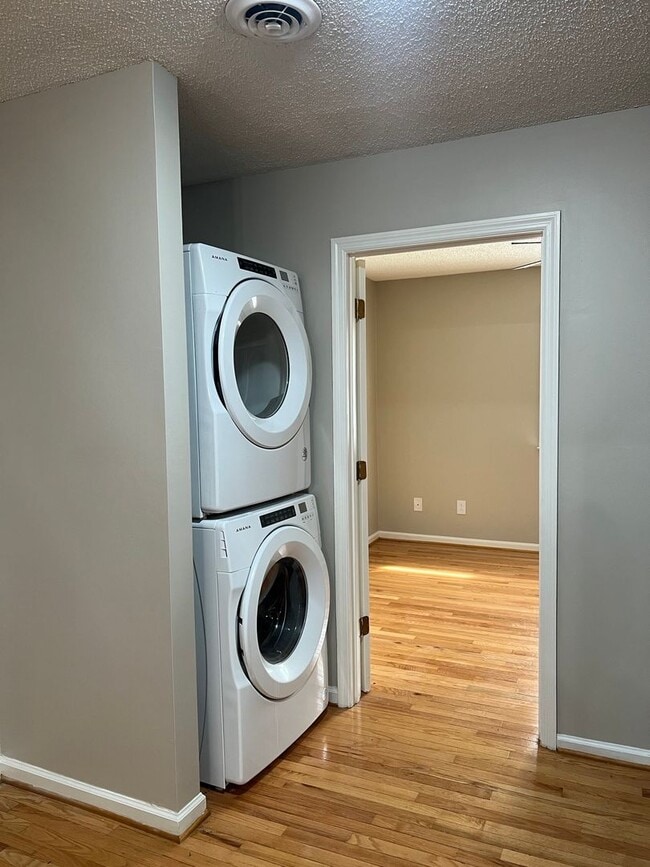 Photo - Move in Ready! Cozy & Modern 1-Bedroom Haven Unidad 409BRKHAVEN3