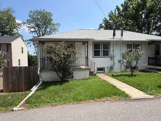 Building Photo - 607 Tabak Ave