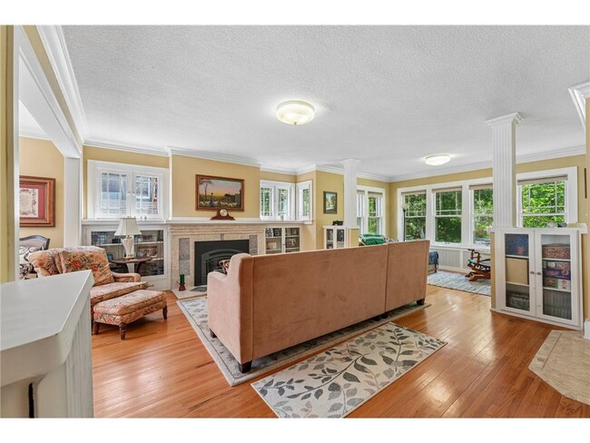 Photo - 1771 James Ave S Unidad 1