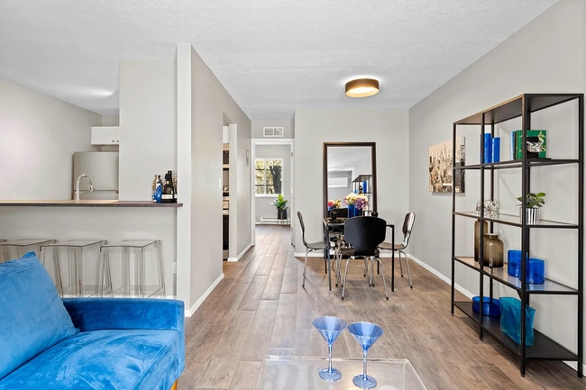 Photo - 10524 Clifton Blvd Unidad 201