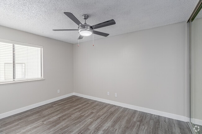 2BR, 2BA - 965SF - Bedroom