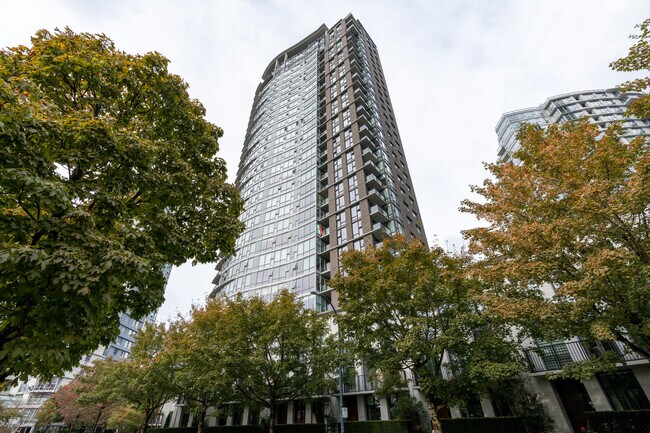 Building Photo - 501-583 Beach Crescent Unit 501