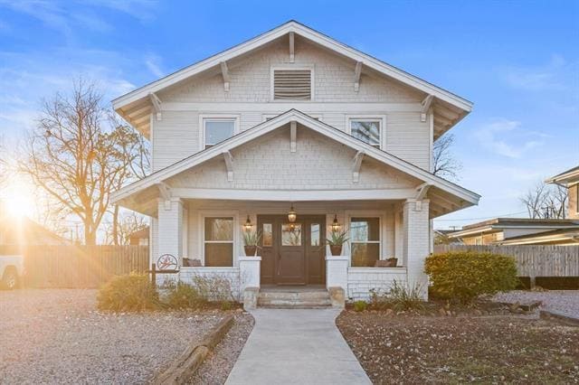 Building Photo - 915 N Center St