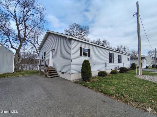 Building Photo - 589 1st Ave