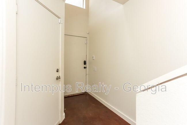 Photo - 241 Maynard Terrace SE