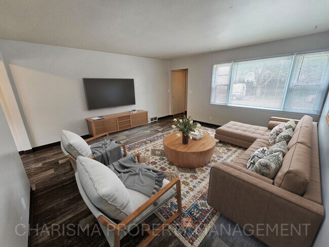 Building Photo - 2 Bedroom, 1 Bath Located Just Blocks From Downtown Sioux Falls, Affordably Priced Unit 500 W 16th Street #6