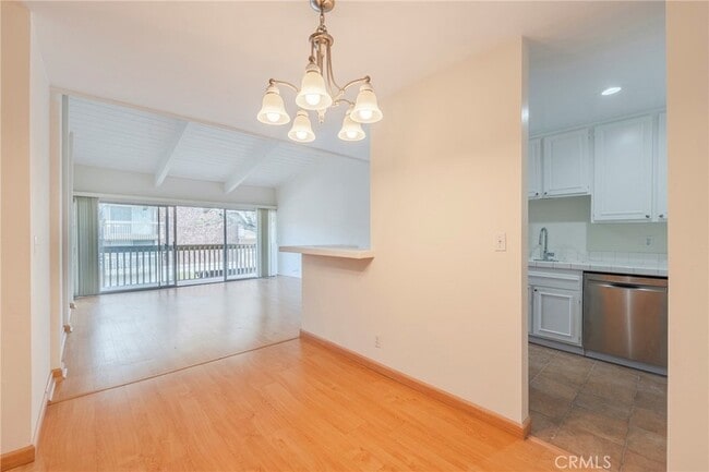 Building Photo - 6542 Ocean Crest Dr Unit B312 Rental