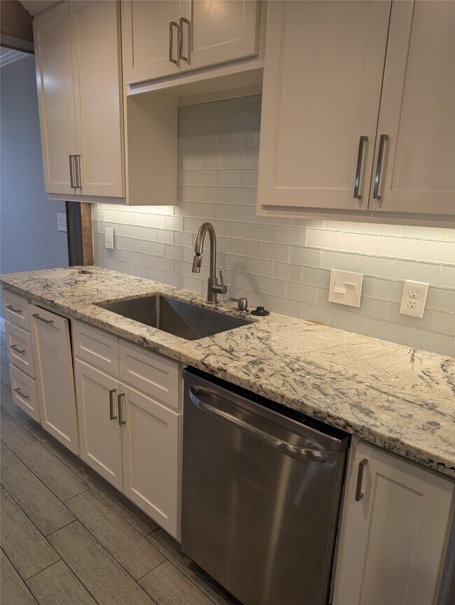 Photo - 2503 McCue Rd