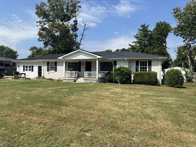 Building Photo - 802 Oak Hurst Dr Rental
