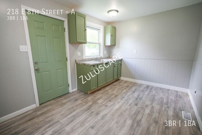 Photo - 218 E 8th St