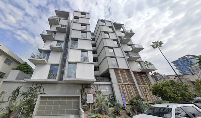 Building Photo - 2710 Third Ave Unit 1