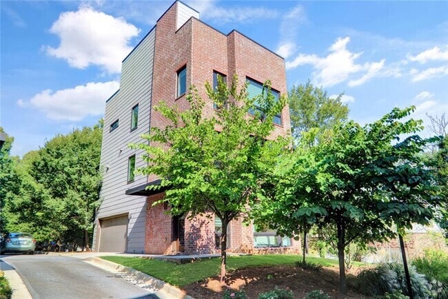 Building Photo - 623 Irwin St NE Rental