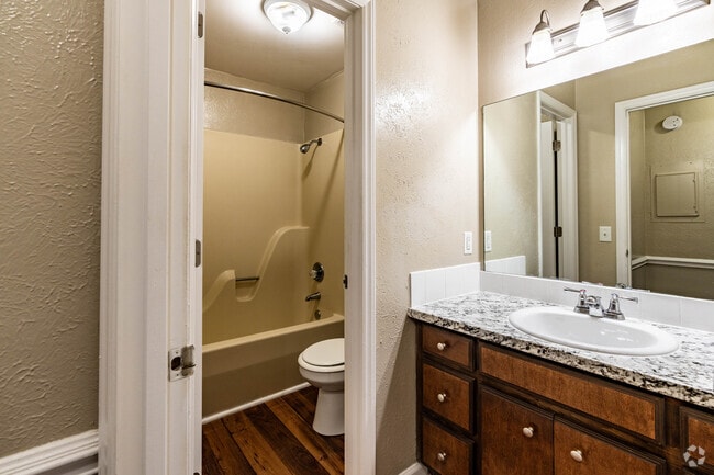 1BR-1BA-720SF - Bathroom - Rivermont Apartments