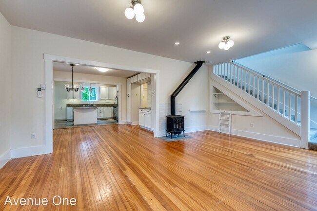 Photo - 5 br, 3.5 bath House - 2208 N 46th St