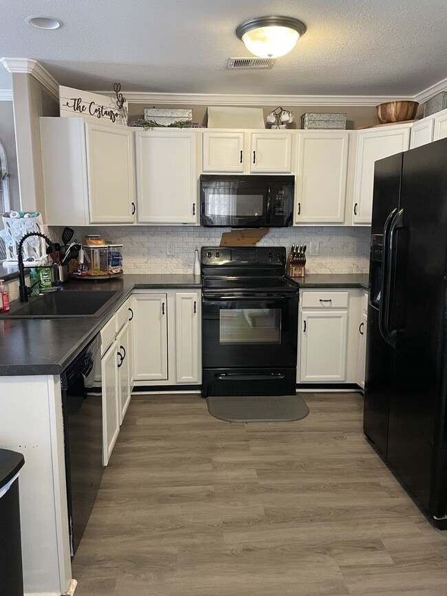 Photo - 108 1/2 Riverview Dr
