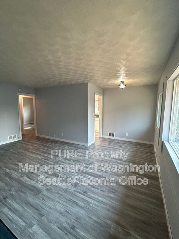 Photo - 721 S Ainsworth Ave