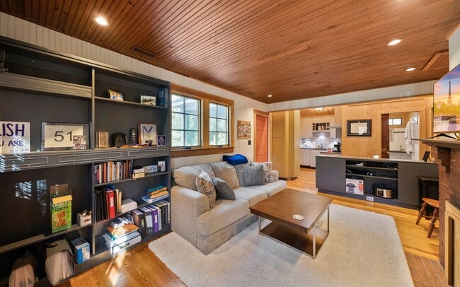Photo - Adorable 1 Bed, 1 bath cottage available July 2021 - Amazing Location!