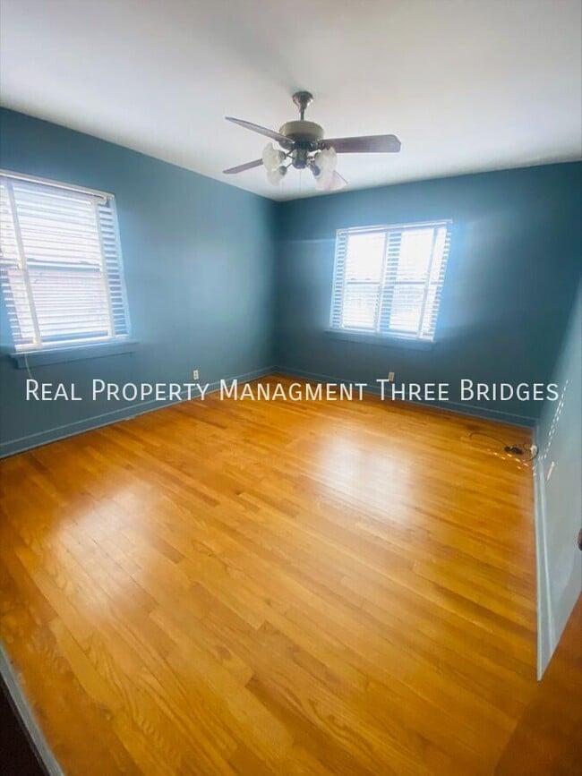 3636 Eminence Blvd