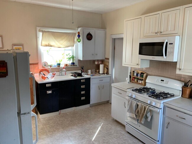 Gigantic 3 bed unit near Davis Square in S... - Gigantic 3 bed unit near Davis Square in S... House